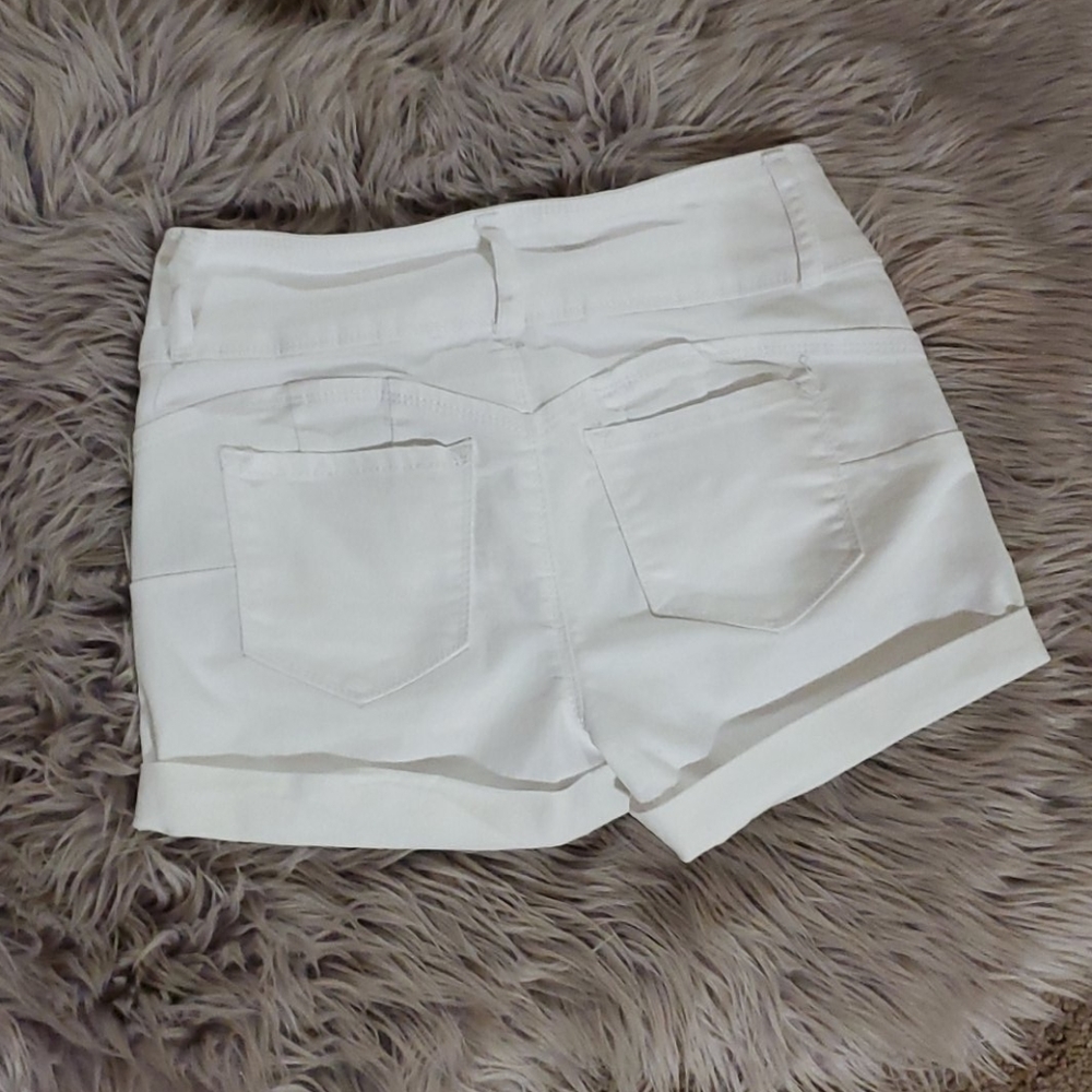 FN WHITE SHORTS - Picture 5 of 6